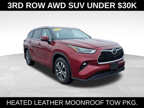 Used 2021 Toyota Highlander XLE AWD/4WD image 2