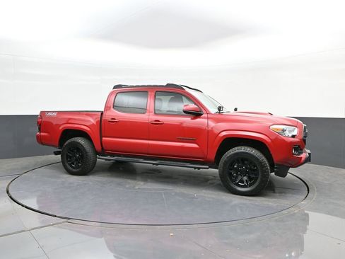 Used 2022 Toyota Tacoma SR AWD/4WD image 17