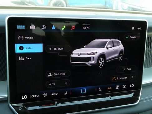 New 2025 Volkswagen Tiguan SE image 41