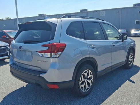 Used 2022 Subaru Forester Premium AWD/4WD image 4