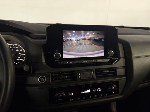 Used 2024 Nissan Pathfinder S FWD image 19