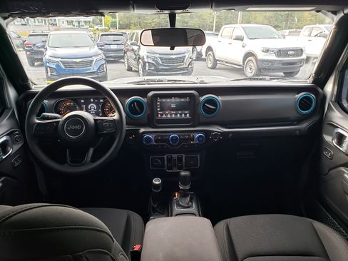 Used 2023 Jeep Wrangler Unlimited Sport image 36