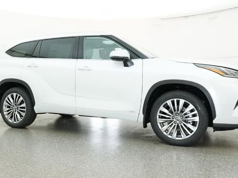 New 2026 Toyota Highlander Platinum AWD/4WD image 28