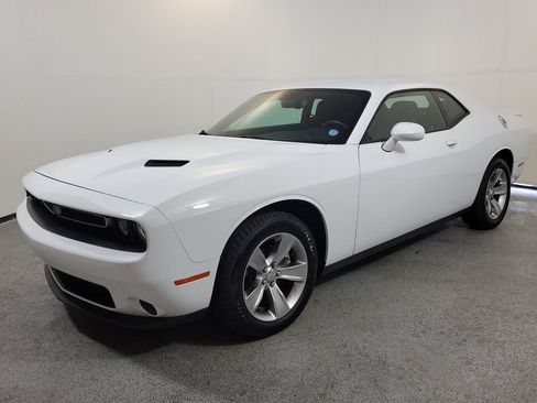 Used 2022 Dodge Challenger SXT RWD image 3