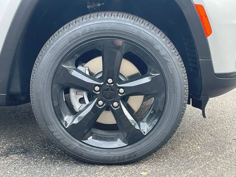 New 2025 Jeep Grand Cherokee L Altitude AWD/4WD image 9