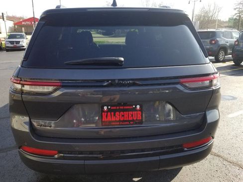 Used 2024 Jeep Grand Cherokee Altitude image 6