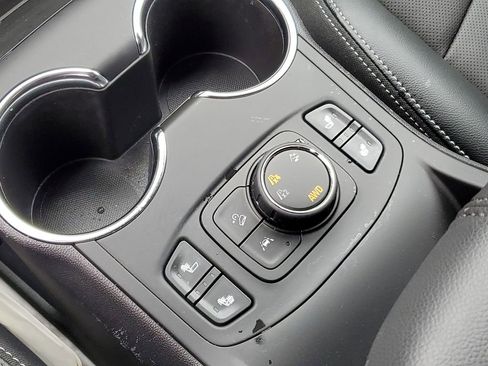 Used 2024 GMC Terrain SLT w/ LPO, Floor Liner Package image 19