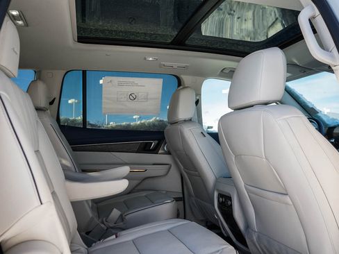 New 2026 Buick Enclave Avenir w/ Super Cruise Package image 13