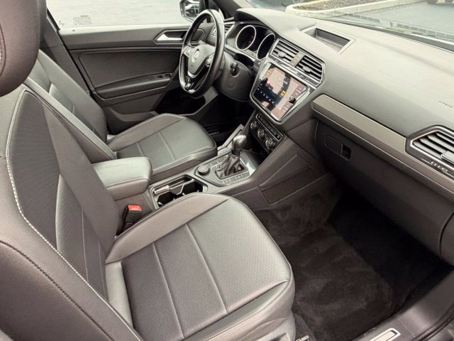Certified 2021 Volkswagen Tiguan SE R-Line AWD/4WD image 19