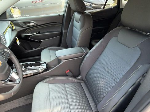 New 2026 Chevrolet Trax LT w/ Driver Confidence Package FWD image 4