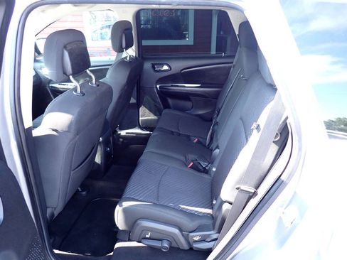 Used 2018 Dodge Journey SE w/ Popular Equipment Group FWD image 9