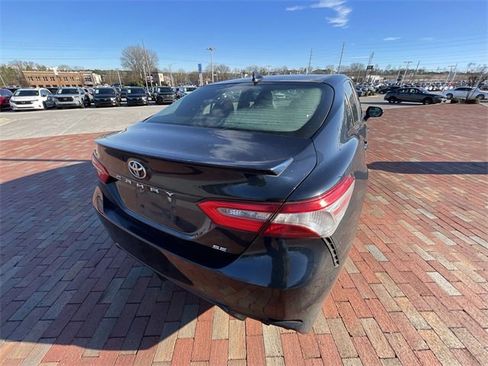 Used 2019 Toyota Camry SE image 16
