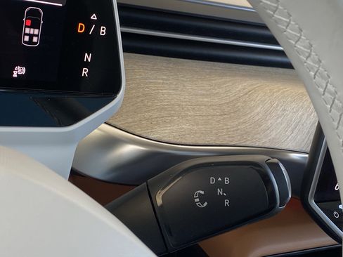 Used 2025 Volkswagen ID. Buzz 1st Edition image 8