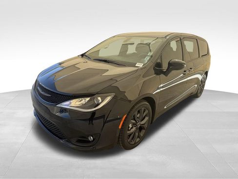Used 2020 Chrysler Pacifica Touring w/ S Appearance Package FWD image 8