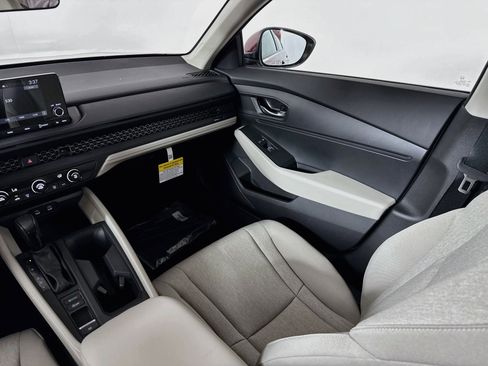 Certified 2025 Honda Accord LX image 25