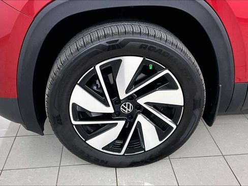 Used 2024 Volkswagen Atlas SE image 35