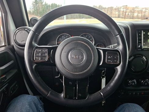 Used 2014 Jeep Wrangler Unlimited Sahara image 19