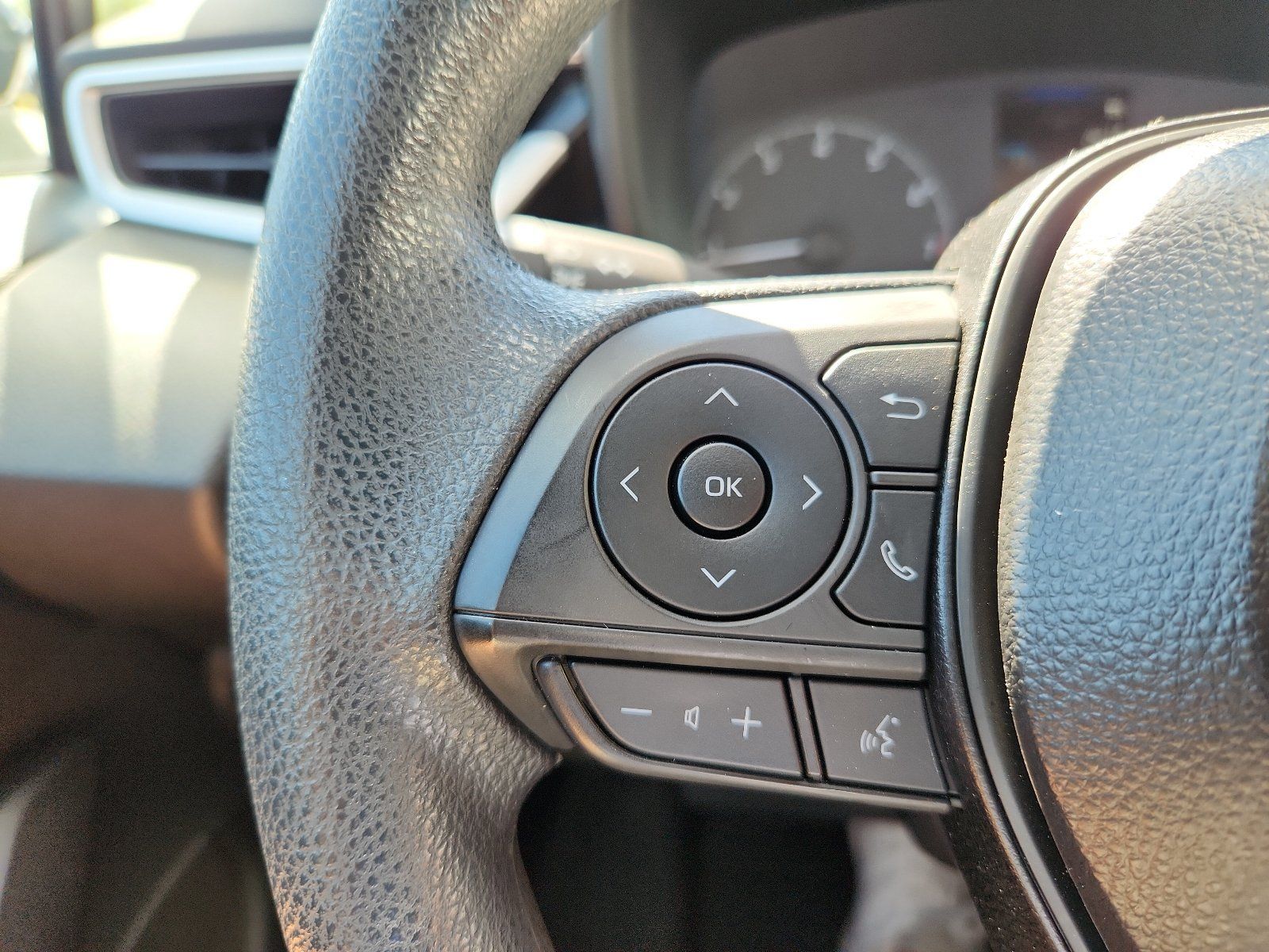 Used 2025 Toyota Corolla LE FWD image 19