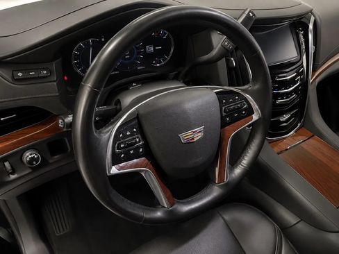 Used 2020 Cadillac Escalade ESV Luxury RWD image 7