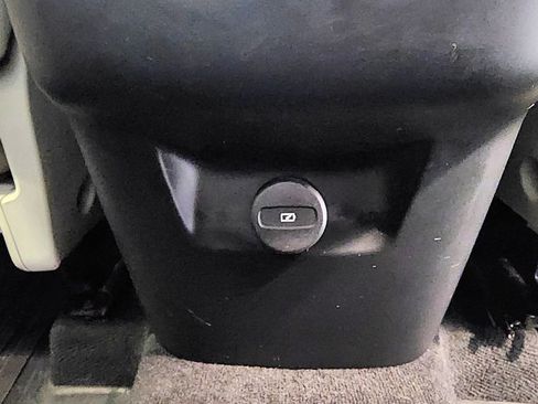 Used 2021 Volvo XC90 T5 Momentum w/ Climate Package image 63