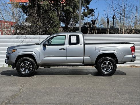Used 2017 Toyota Tacoma SR5 image 13