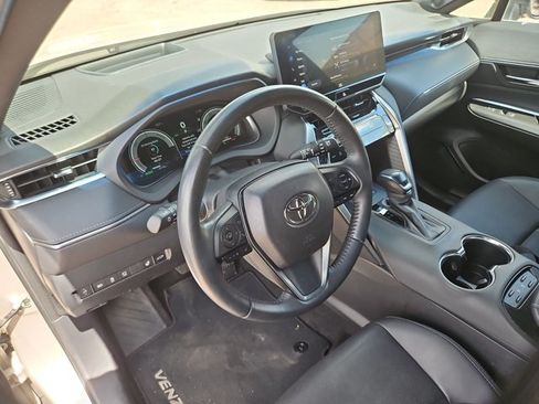 Used 2023 Toyota Venza Limited AWD/4WD image 13