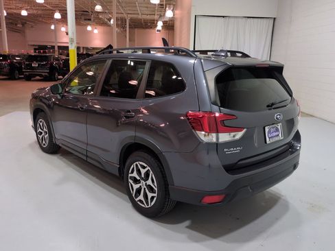 Used 2022 Subaru Forester Premium AWD/4WD image 5