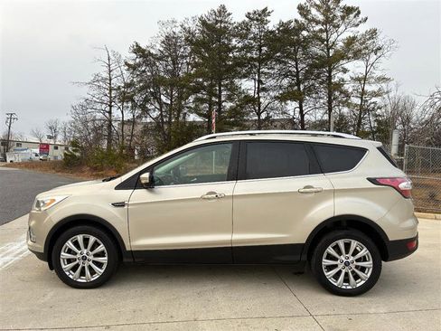 Used 2017 Ford Escape Titanium image 9