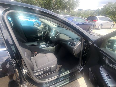 Used 2019 Chevrolet Malibu LT FWD image 12