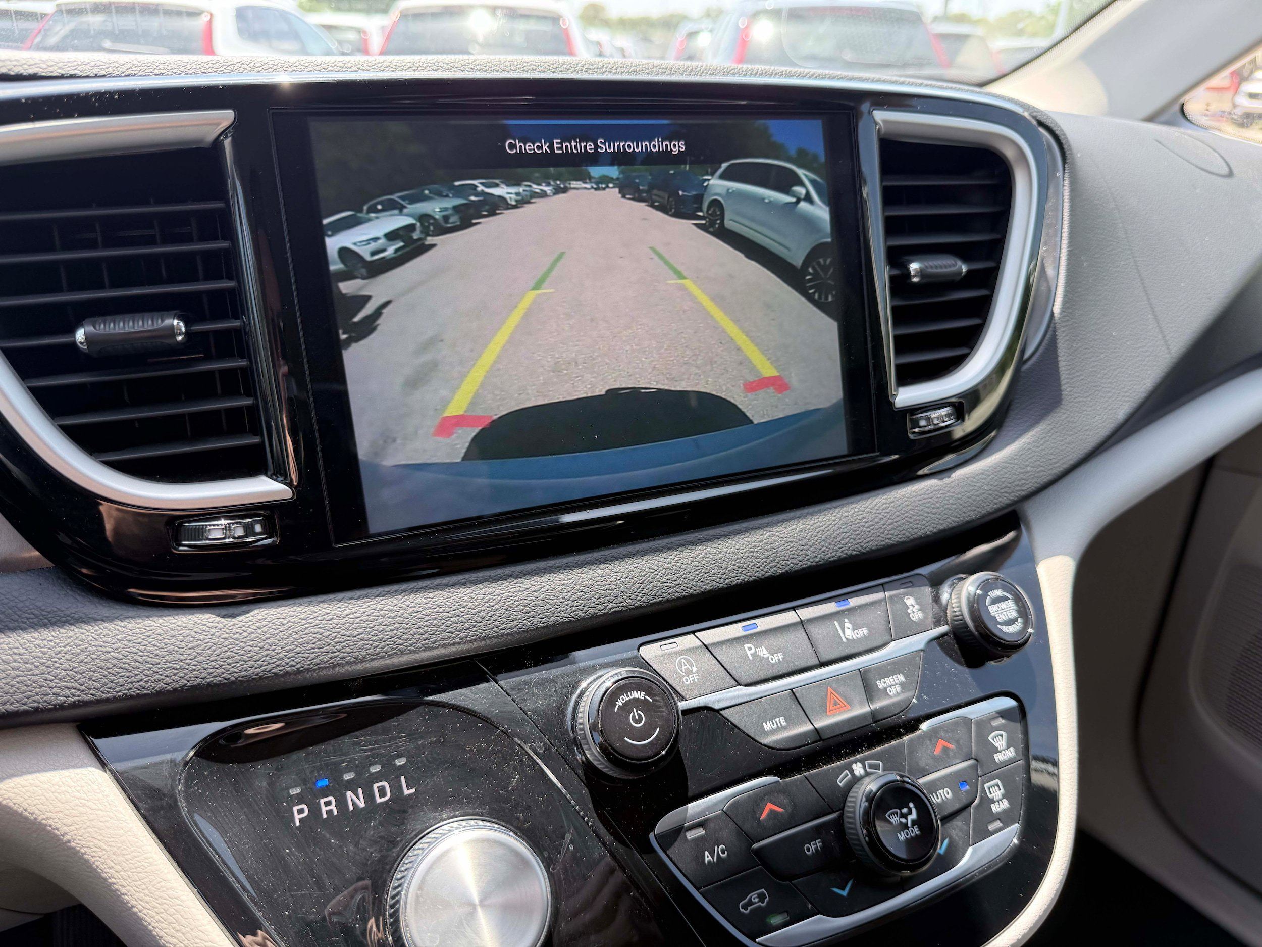 Used 2024 Chrysler Pacifica Touring-L FWD image 20