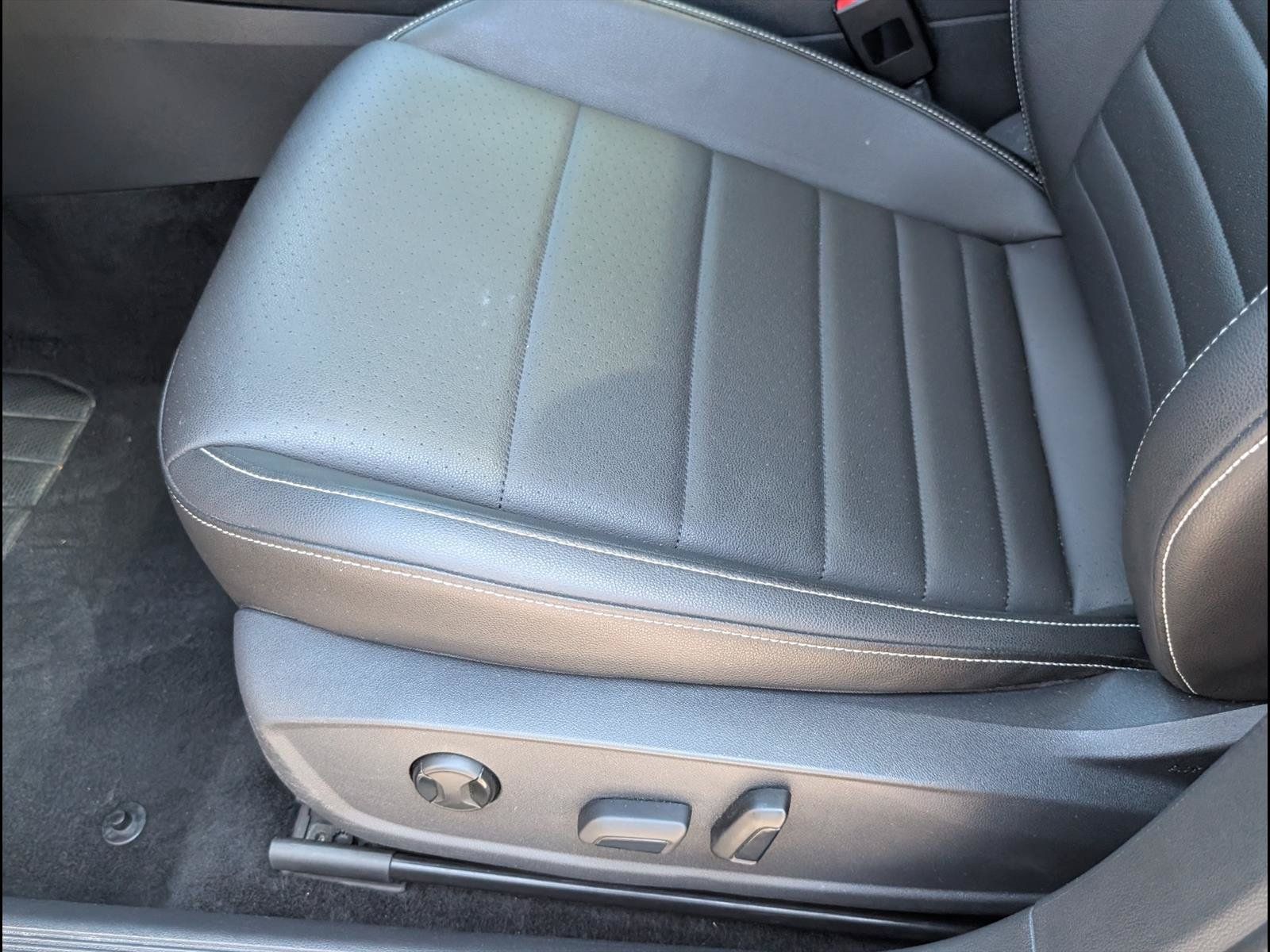 Used 2024 Volkswagen Jetta SE FWD image 19