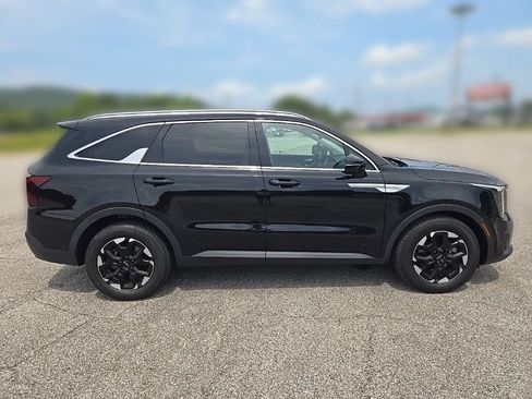 Used 2025 Kia Sorento S FWD image 14
