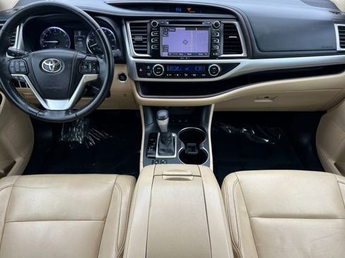 Used 2015 Toyota Highlander XLE image 3