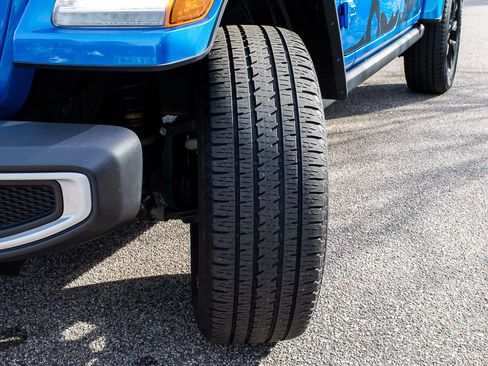 Used 2021 Jeep Wrangler Unlimited Sahara w/ Cold Weather Group image 9