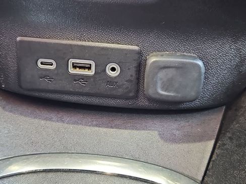 Used 2021 Chevrolet Malibu LT FWD image 30
