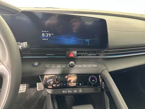 Certified 2025 Hyundai Elantra SEL image 20