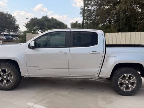 Used 2016 Chevrolet Colorado Z71 AWD/4WD image 2