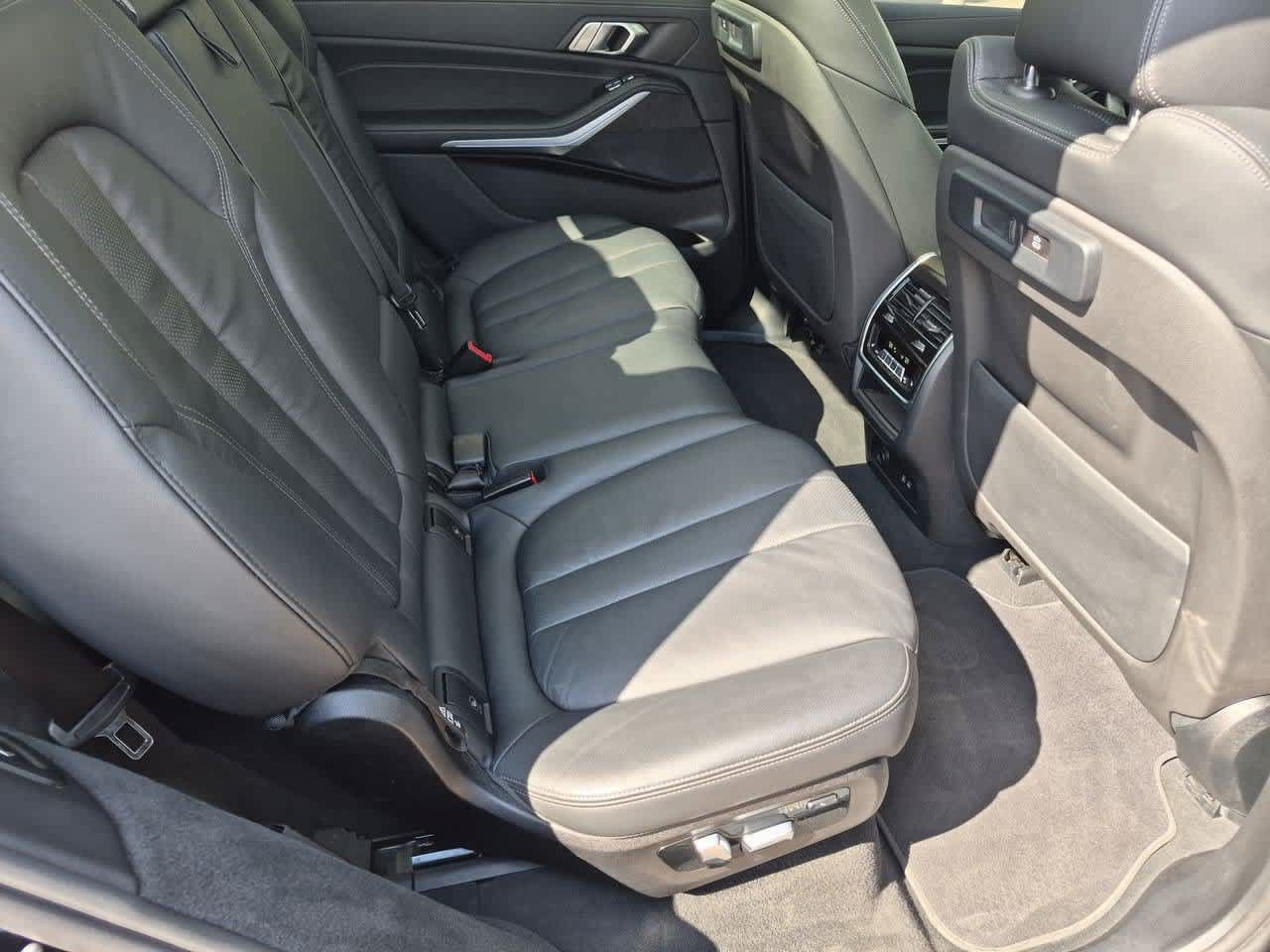 Used 2022 BMW X7 xDrive40i w/ Premium Package AWD/4WD image 21