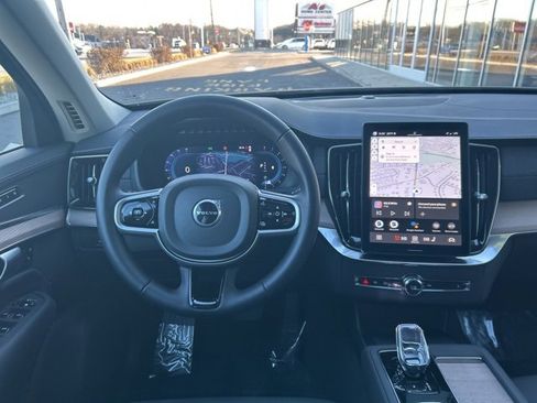 Certified 2025 Volvo XC90 B6 Plus image 18