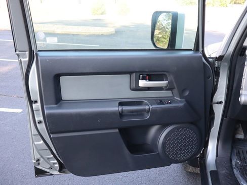 Used 2012 Toyota FJ Cruiser 4WD w/ Upgrade Pkg image 23