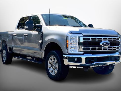 Used 2024 Ford F250 XLT w/ FX4 Off-Road Package image 3