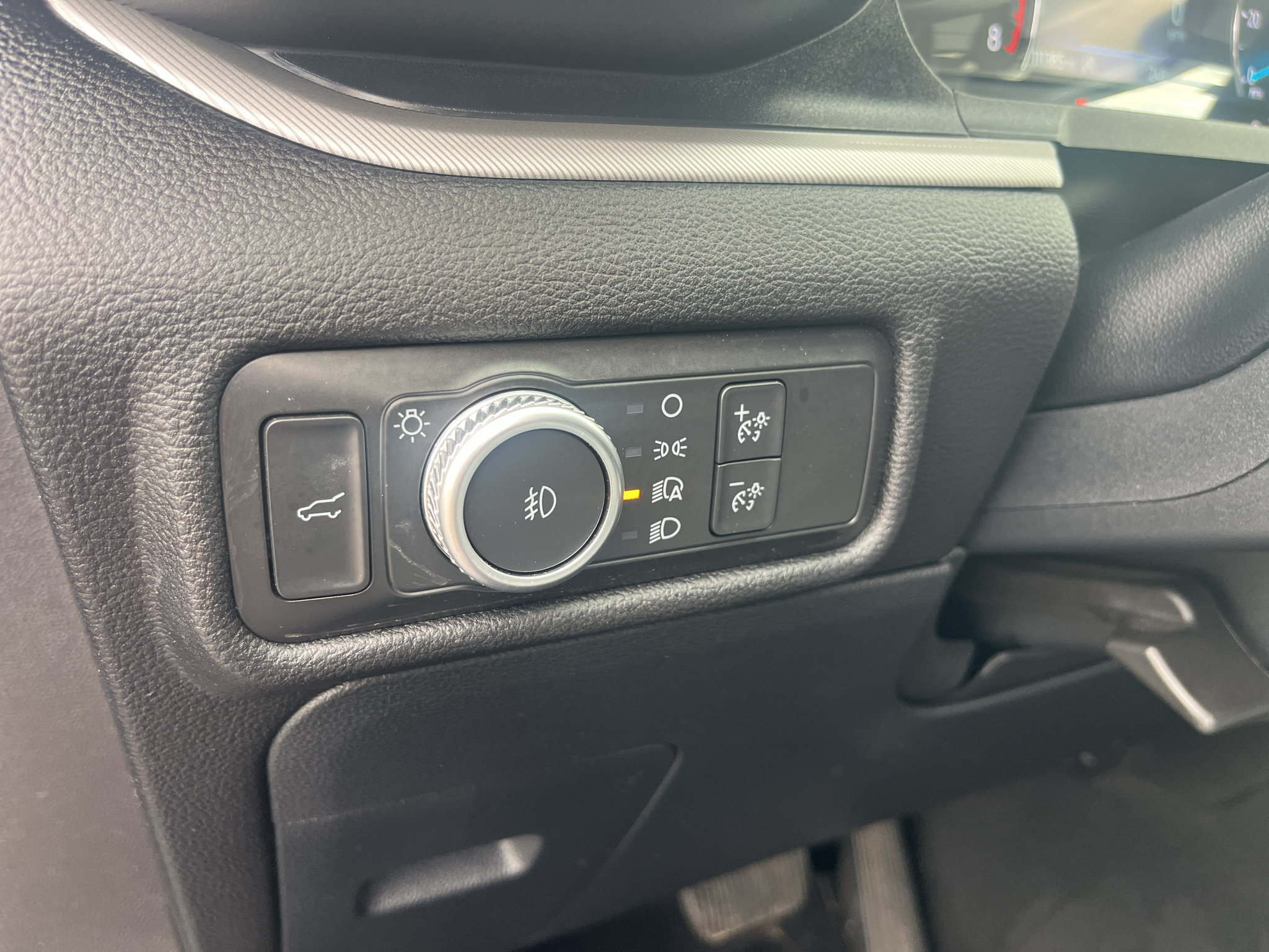 Used 2021 Ford Explorer XLT w/ Equipment Group 202A AWD/4WD image 16