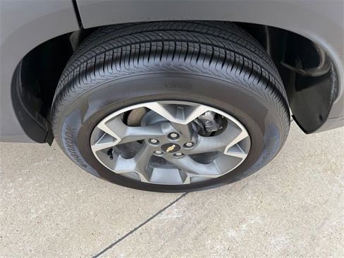 Used 2025 Chevrolet Trax LT w/ Driver Confidence Package image 5