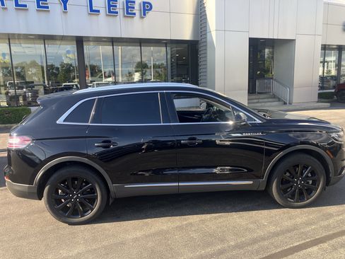 Used 2021 Lincoln Nautilus Reserve w/ Monochromatic Package AWD/4WD image 9