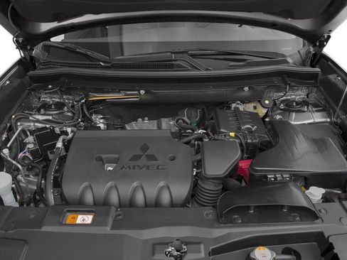 Used 2018 Mitsubishi Outlander SEL image 13