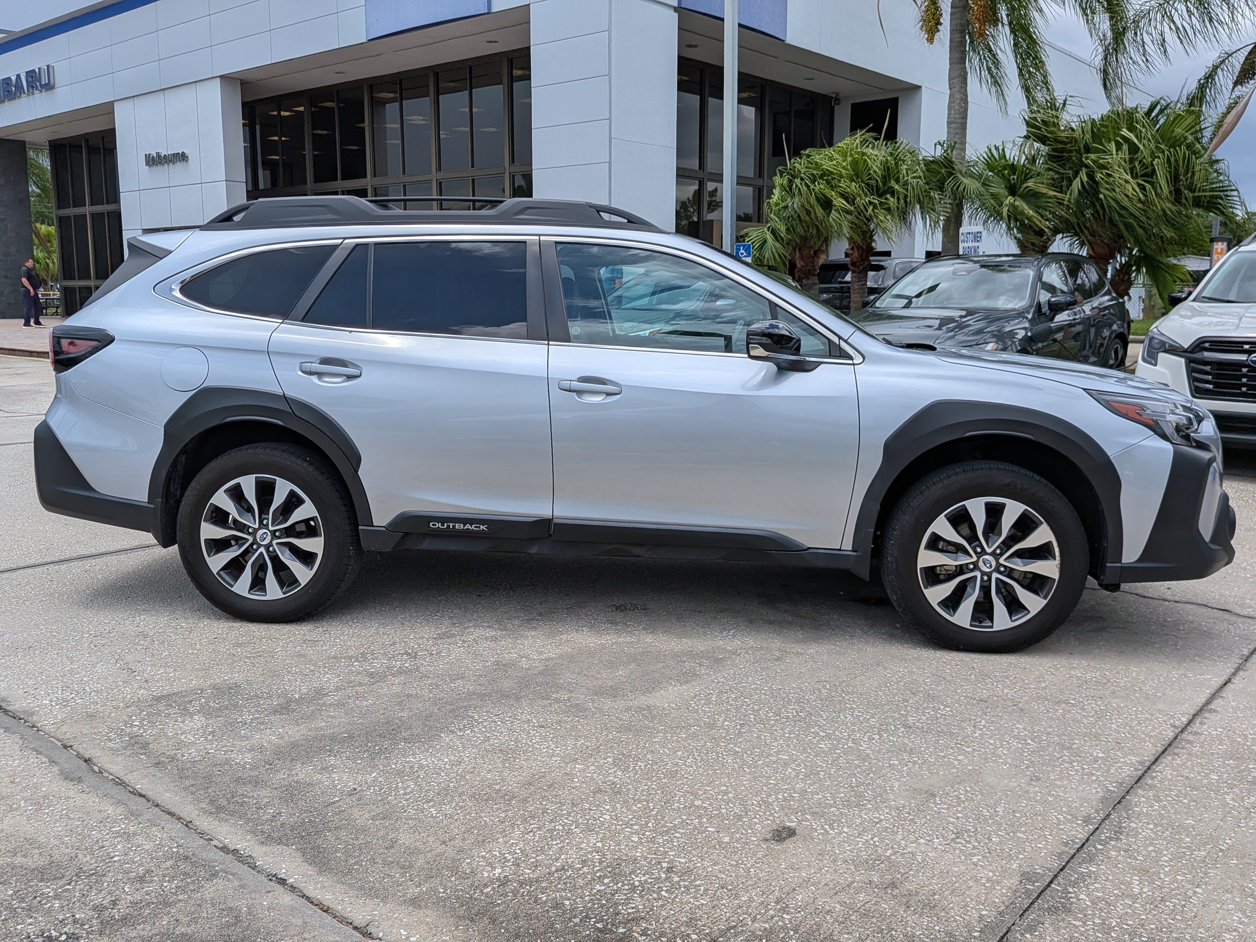 Certified 2025 Subaru Outback Limited AWD/4WD image 3