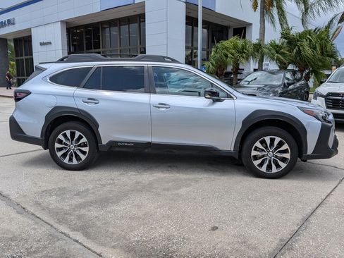 Used 2025 Subaru Outback Limited AWD/4WD image 3