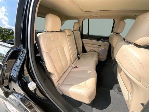 Used 2022 Jeep Grand Cherokee Limited AWD/4WD image 28
