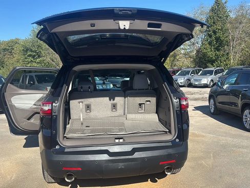 Used 2020 Chevrolet Traverse LT image 21