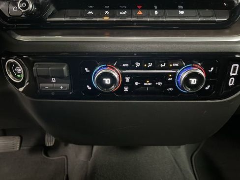 Used 2025 GMC Sierra 1500 SLT image 18